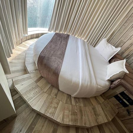 De Glance Hotel Сурат Экстерьер фото
